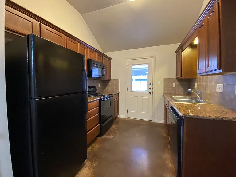 216 Andy Ln — Photo 4