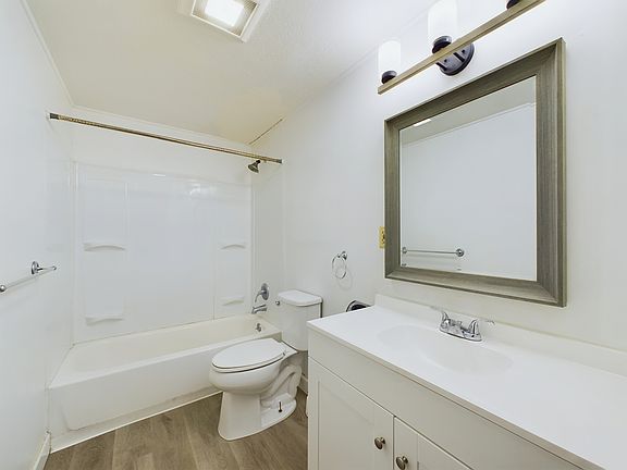 4th image of 2663 Turner St #10752576