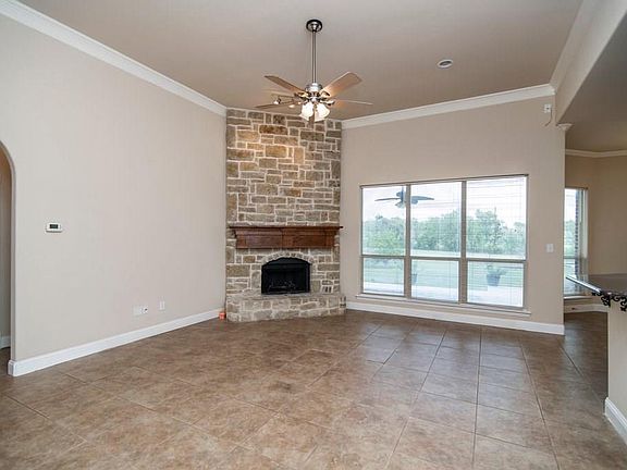 5th image of 127 Rockhouse Dr