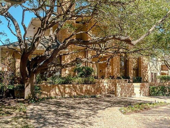 2nd image of 7516 Glen Albens Cir