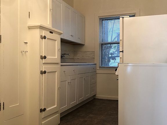 3rd image of 918 26th St