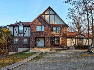 217 S Dawn Marie Dr, Round Lake, IL 60073