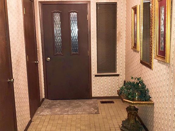 2nd image of 2224 N Glenwood Dr