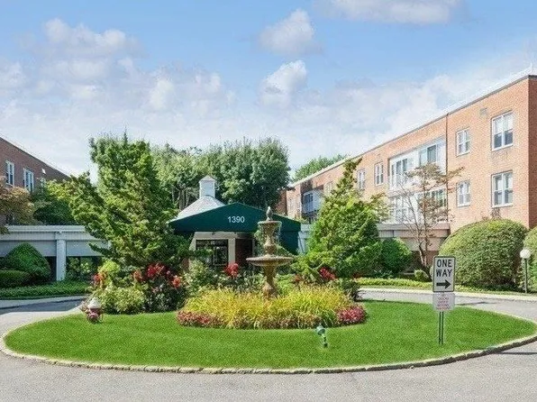 1390 Broadway #114, Hewlett, NY 11557