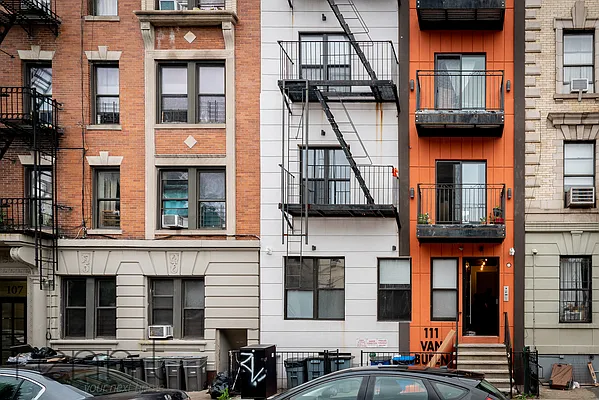 Rented by Rennit Inc. | media 24