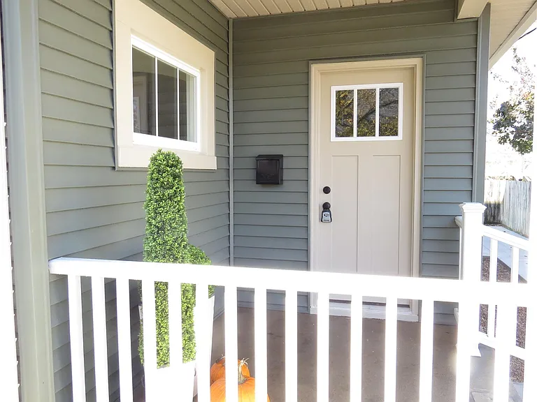 328 Sycamore St — Photo 3
