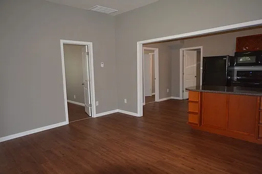 3 Bedrooms & 2 Full Bathrooms! — Photo 4