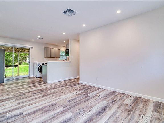 5th image of 1800 Forestglade Dr