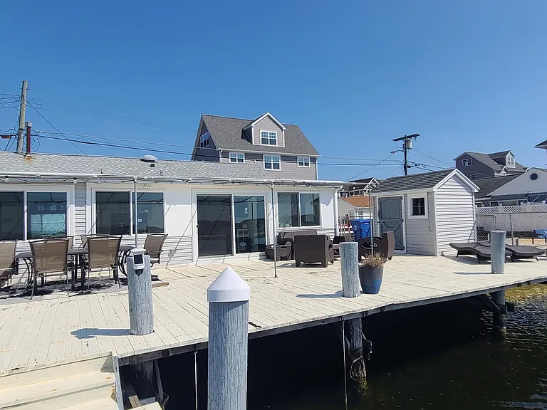 259 Joseph St — Photo 26