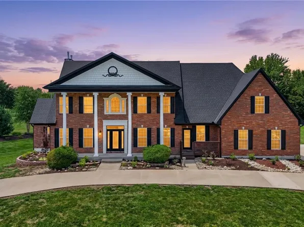 20 SE Meadowbrook Dr, Lees Summit, MO 64082