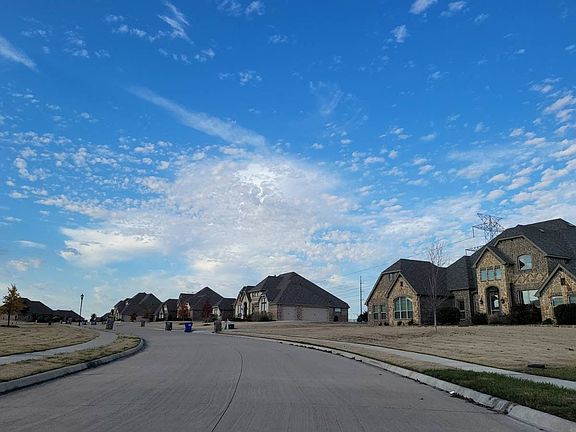 4th image of 820 Abington Way