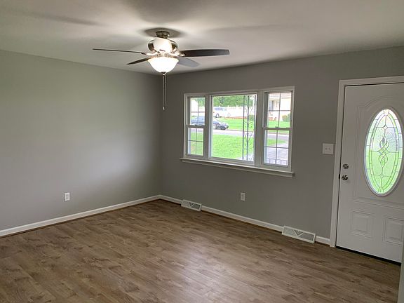 3rd image of 3350 Pittsfield Cir NW