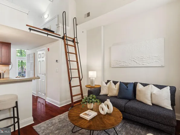 1 Academy Cir Unit 219, Philadelphia, PA 19146