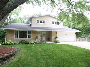 125 Hilltop Dr, Schaumburg, IL 60193