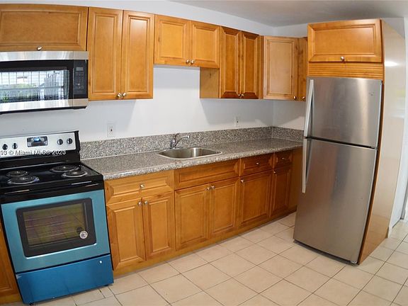 4th image of 179 NW 69th St #0