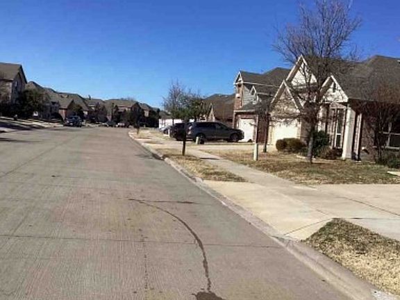 Exterior Neighborhood (street photo)