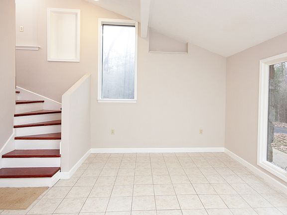 5th image of 278 Jefferson Dr