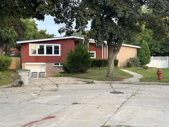 10063 West Grantosa DRIVE, Milwaukee, WI 53222