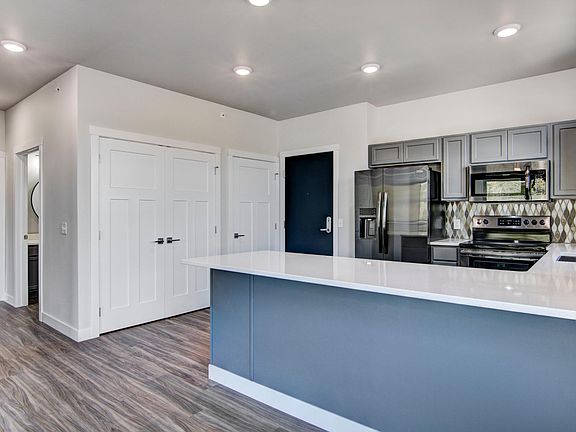 3rd image of 715 S Barstow St #209