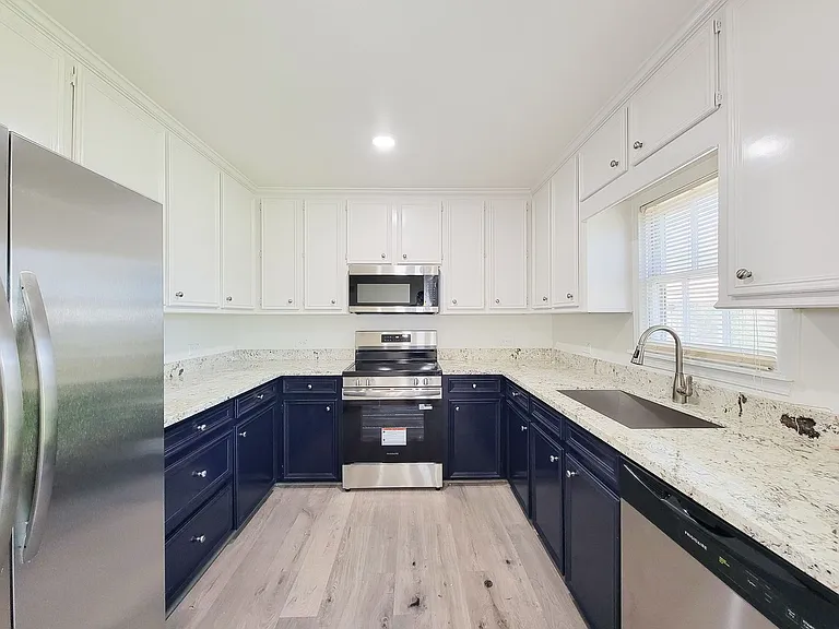 413 S Market St — Photo 14