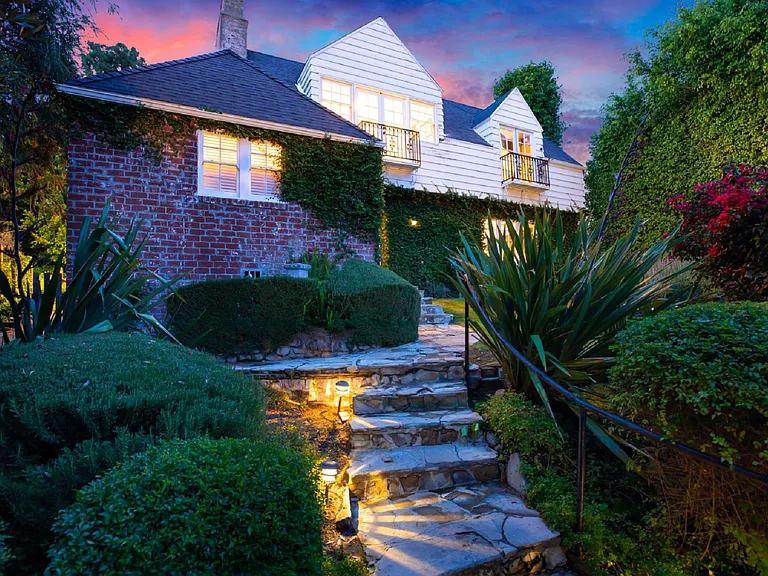 8545 Franklin Ave — Photo 10