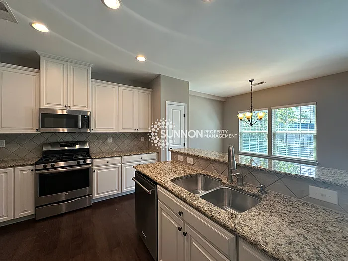 2442 Alyssa Ln — Photo 3