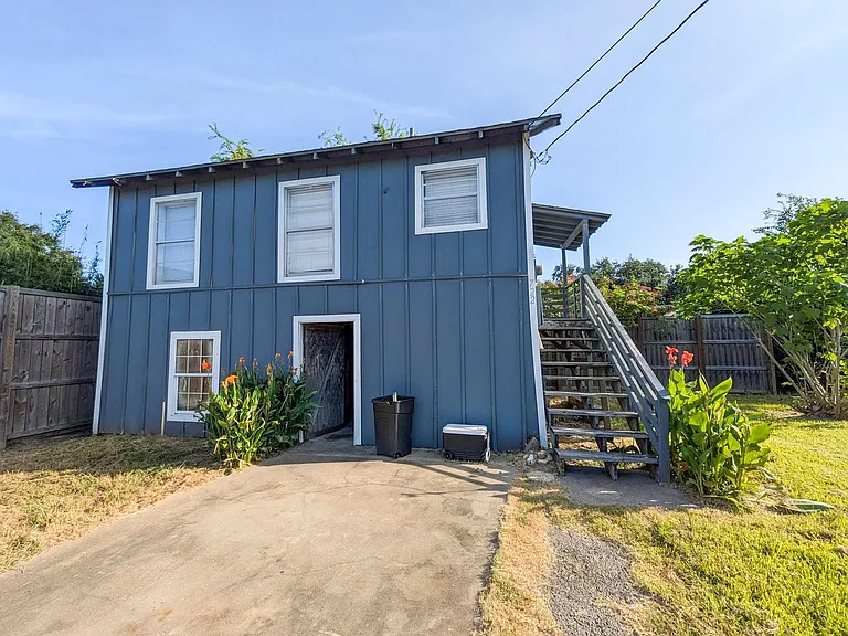 722 Avenue C — Photo 1