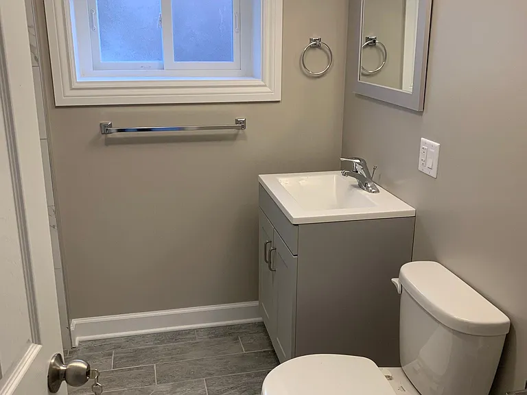 2834 W Berwyn Ave — Photo 8