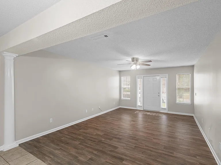 110 Creeke Ln — Photo 6
