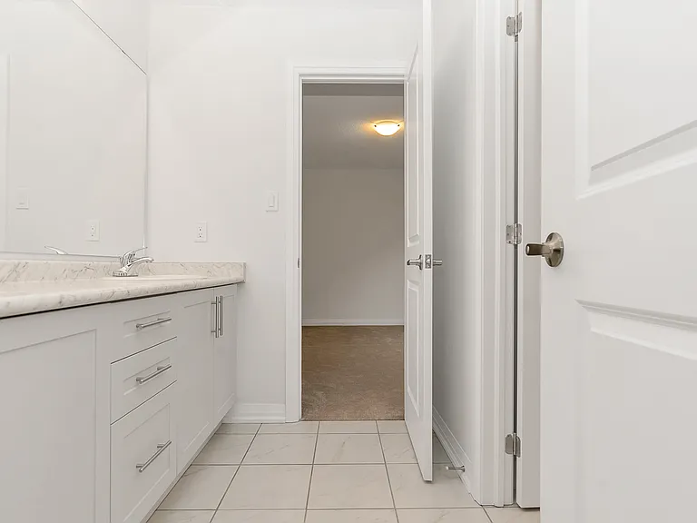 1372 Harrington St #1372 HARRINGTON ST — Photo 9