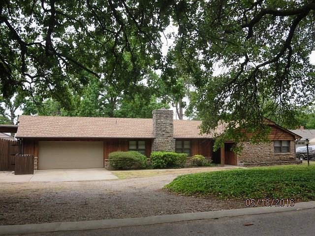 1st image of 1608 Oak Ln