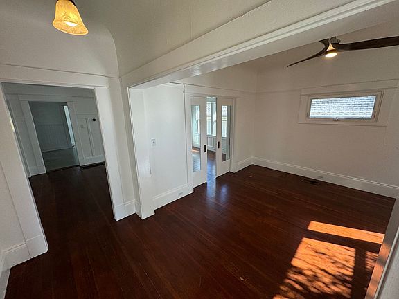 4th image of 2945 Franklin Blvd
