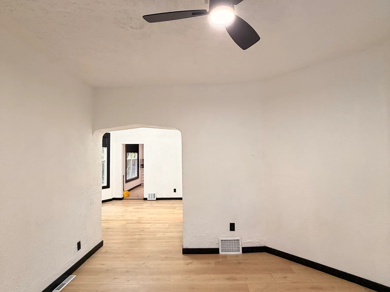 3 bed, 1050 sqft, $1,500 — Photo 3