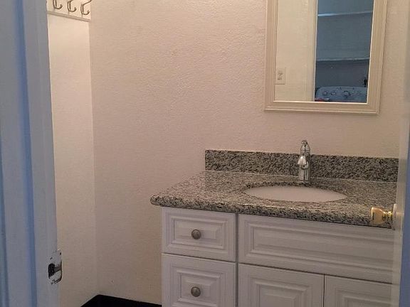 4th image of 587 Palmetto Dr