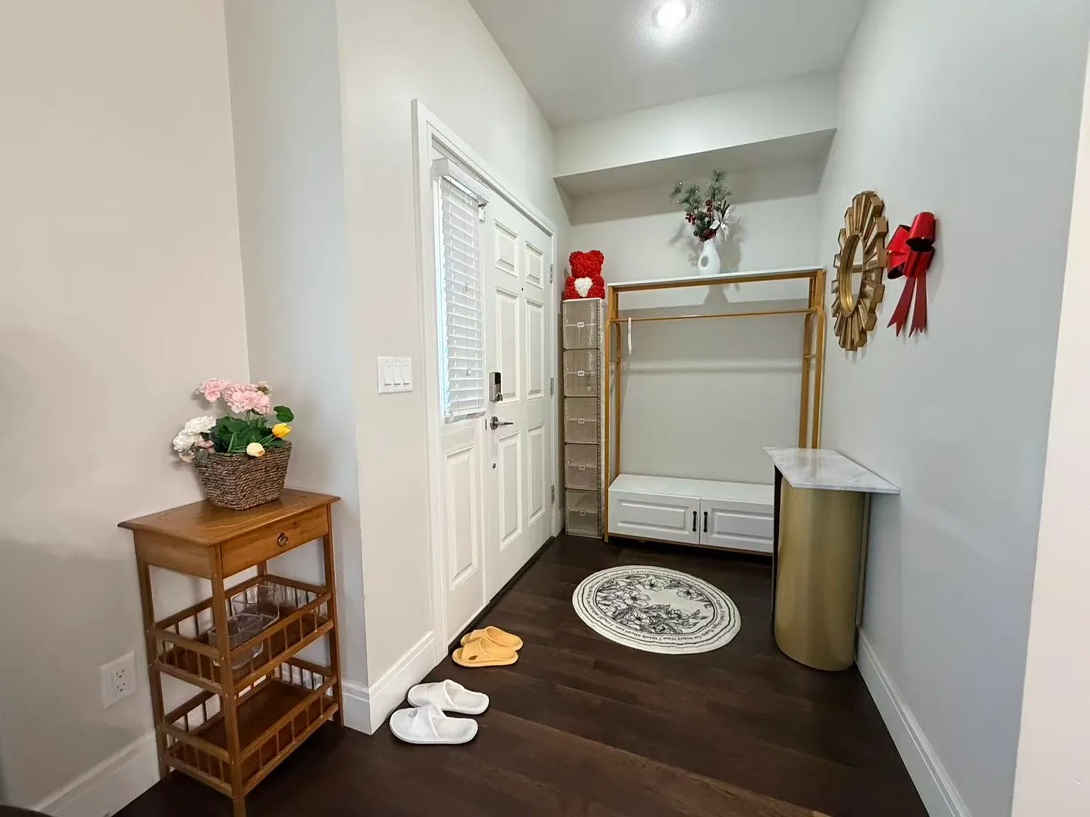 3 bed, 2.5 bath, 1360 sqft, $3,700 — Photo 1