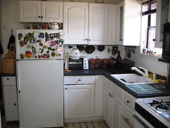 Modern Eat-in Kitchen!