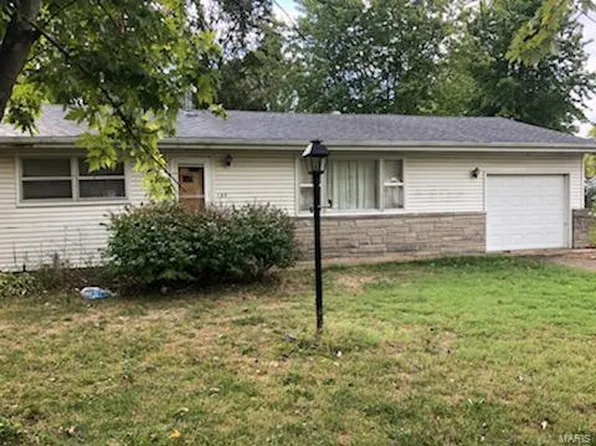 132 W Poplar St, Brownstown, IL 62418