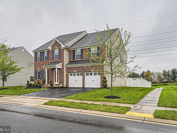 4th image of 309 Daphne Ct