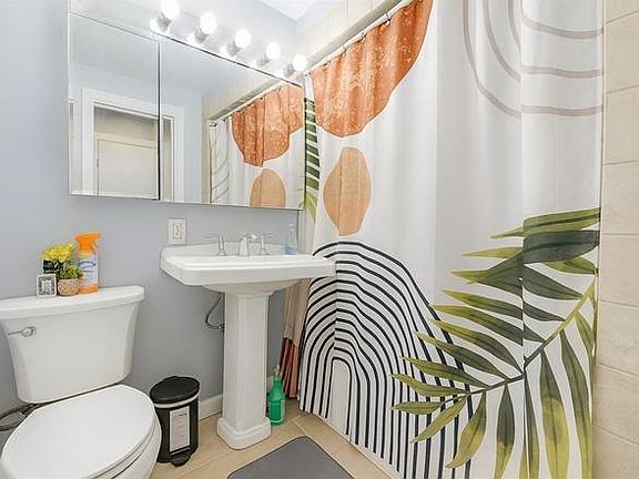 4th image of 10 Avon St APT 17