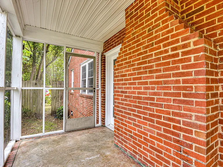 2066 Greene St — Photo 23