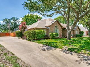 7832 Hidden Oaks Dr, North Richland Hills, TX 76182