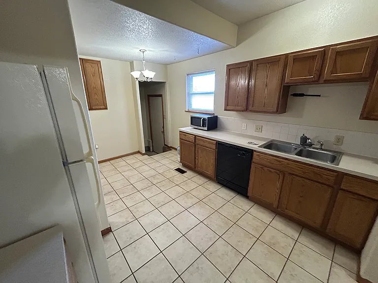 216 N Fern St — Photo 3