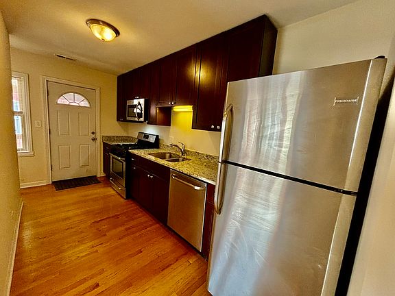 2nd image of 1639 W Lunt Ave #3S