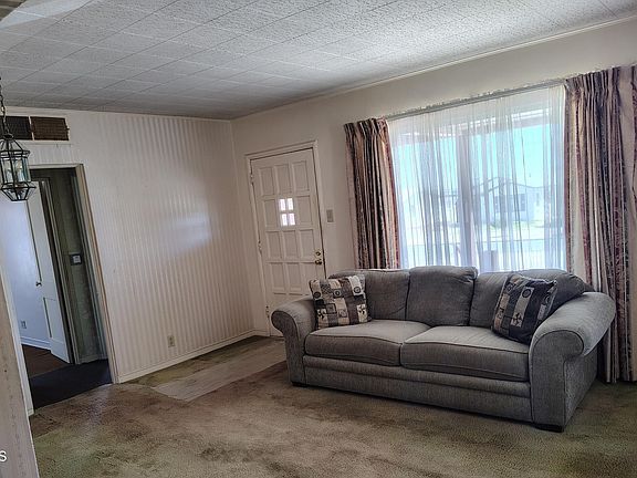 3rd image of 3717 Savannah Ave