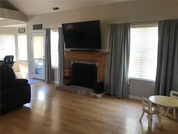 3rd image of 7986 Cobblesprings Dr