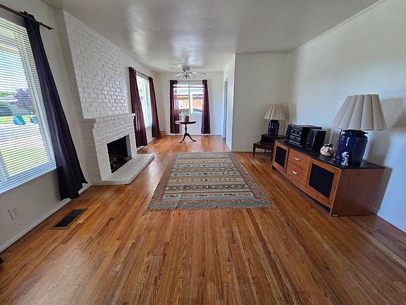 5th image of 3512 Wallace Ave