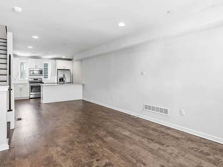 444 Kingsley St #444 — Photo 8