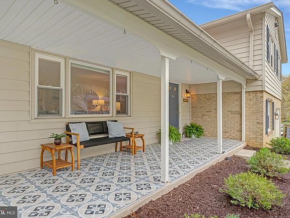3rd image of 10424 Collingham Dr