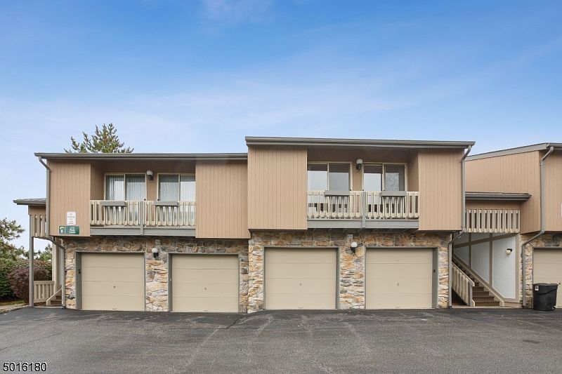 1st image of 8 Paris Cir