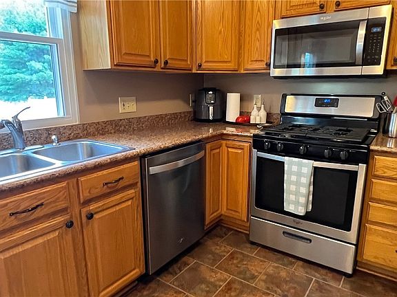 5th image of 438 Plum Creek Dr